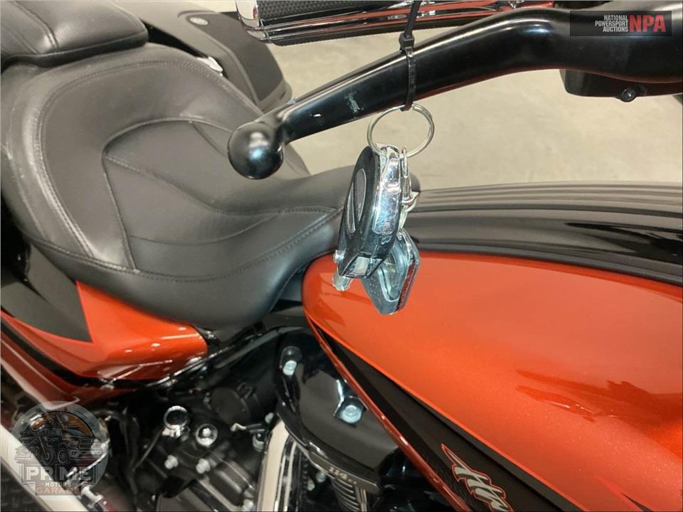 2017 Harley-Davidson FLHXSE CVO STREET GLIDE — фото 10