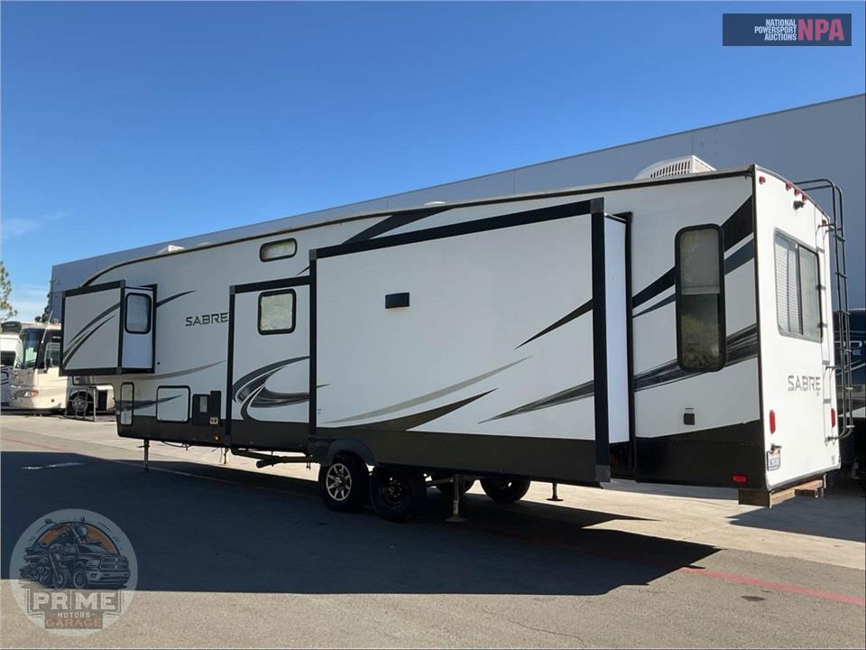 2020 Sabre By Forest River M-36BHQ - FIFTH WHEEL SERIES — фото 3