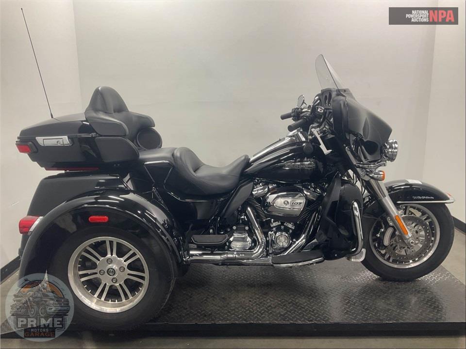 2018 Harley-Davidson FLHTCUTG TRI GLIDE ULTRA — фото 1