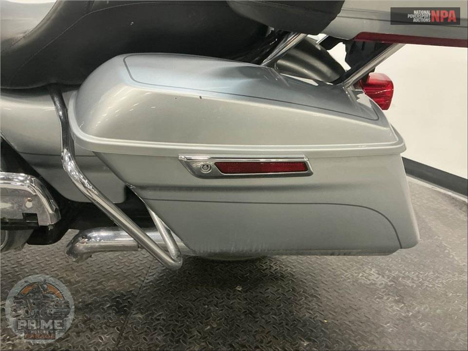 2015 Harley-Davidson FLHTCU ULTRA CLASSIC ELECTRA GLIDE — фото 26