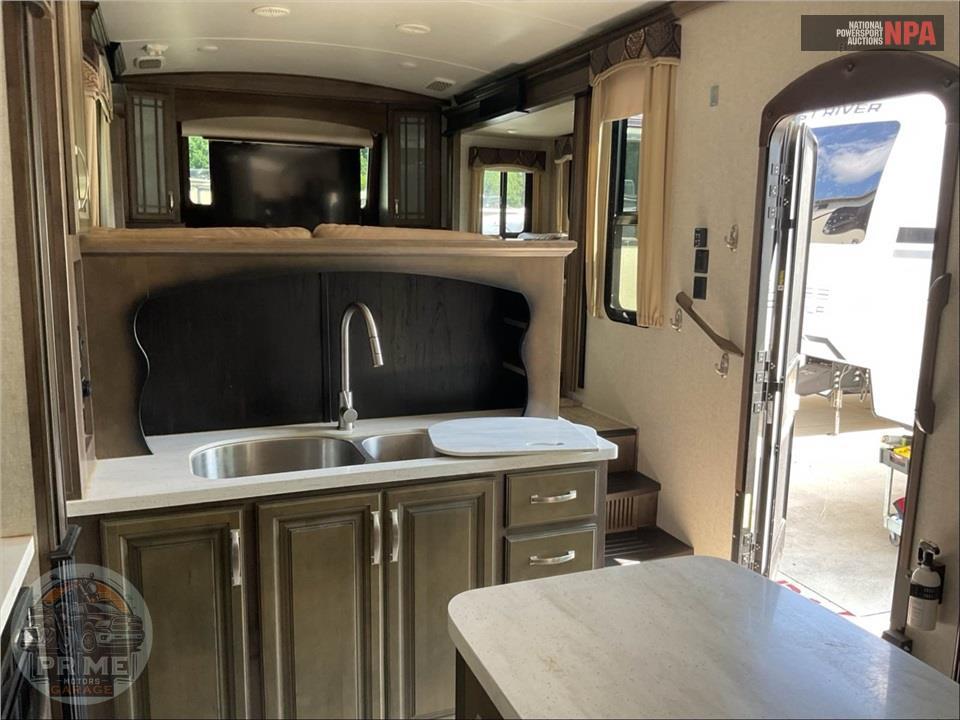 2018 Keystone Rv M-3731 FL MONTANA FIFTH WHEEL SERIES — фото 7
