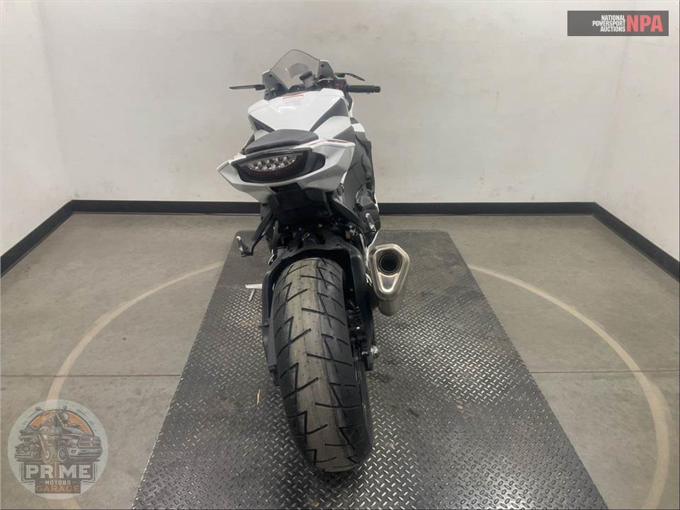 2025 Honda CBR1000RR — фото 4