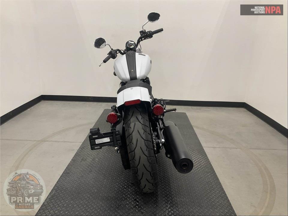 2025 Indian Motorcycle SCOUT SIXTY BOBBER LIMITED (SMOKE) — фото 4