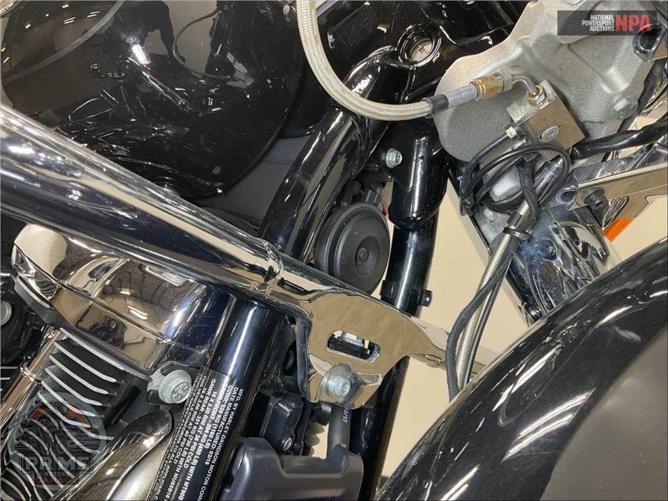 2018 Harley-Davidson FLDE DELUXE — фото 12