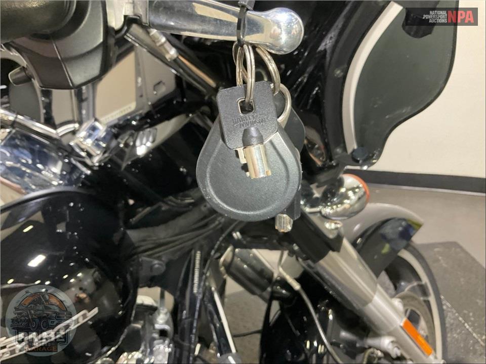 2017 Harley-Davidson FLHXS STREET GLIDE SPECIAL — фото 11