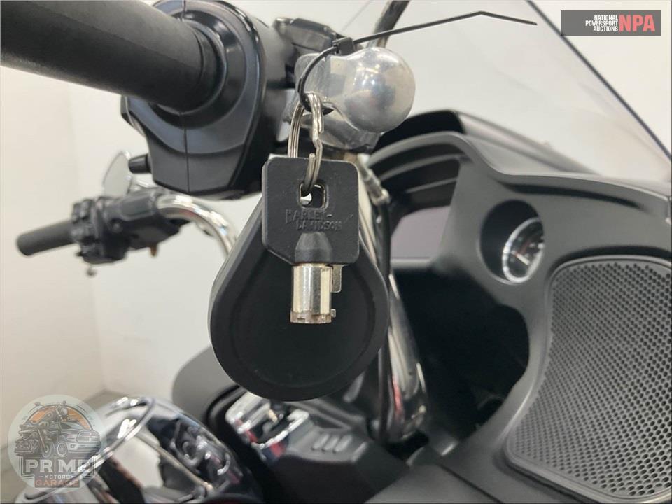2019 Harley-Davidson FLTRU ROAD GLIDE ULTRA — фото 12