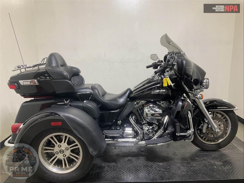 2016 Harley-Davidson FLHTCUTG TRIGLIDE ULTRA CLASSIC — фото 1