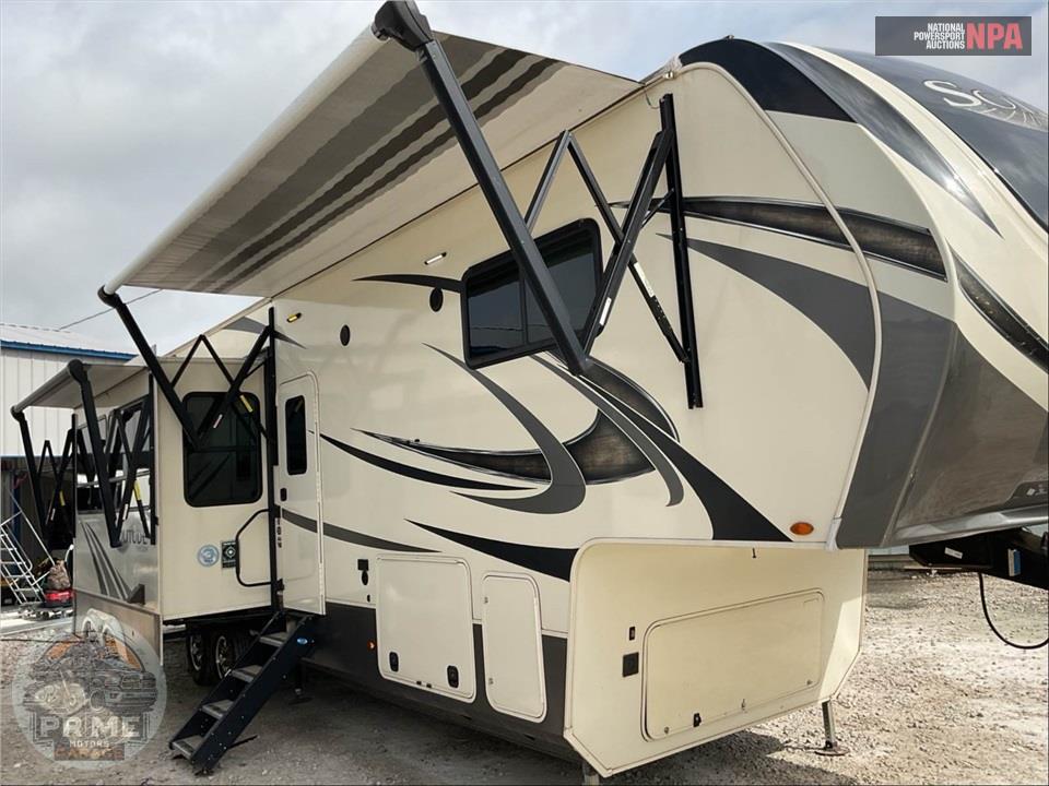 2021 Grand Design Recreational Vehicles M-3950BH - SOLITUDE S-CLASS FIFTH WHEEL SERIES — фото 26