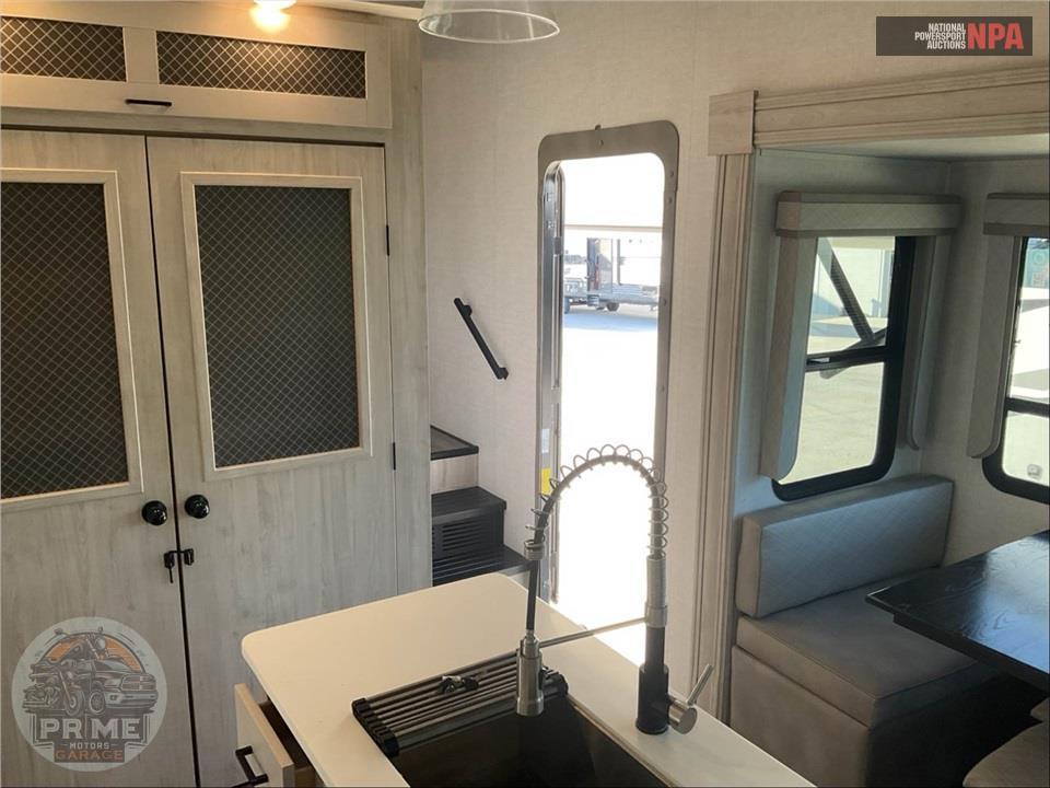 2022 East To West M-375BH-OK - TANDARA FIFTH WHEEL SERIES — фото 8