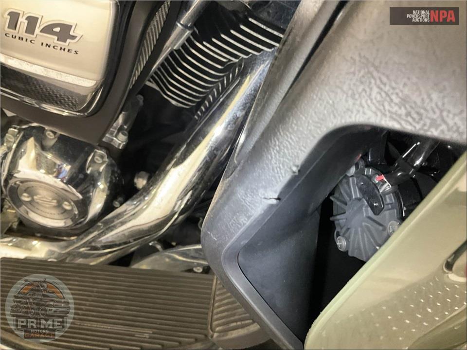 2021 Harley-Davidson FLHTCUTG TRI GLIDE ULTRA CLASSIC — фото 17