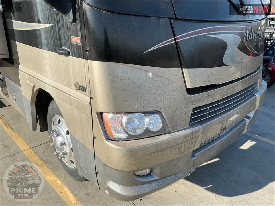 2011 Winnebago M-35P-FORD - ADVENTURER SERIES — фото 40