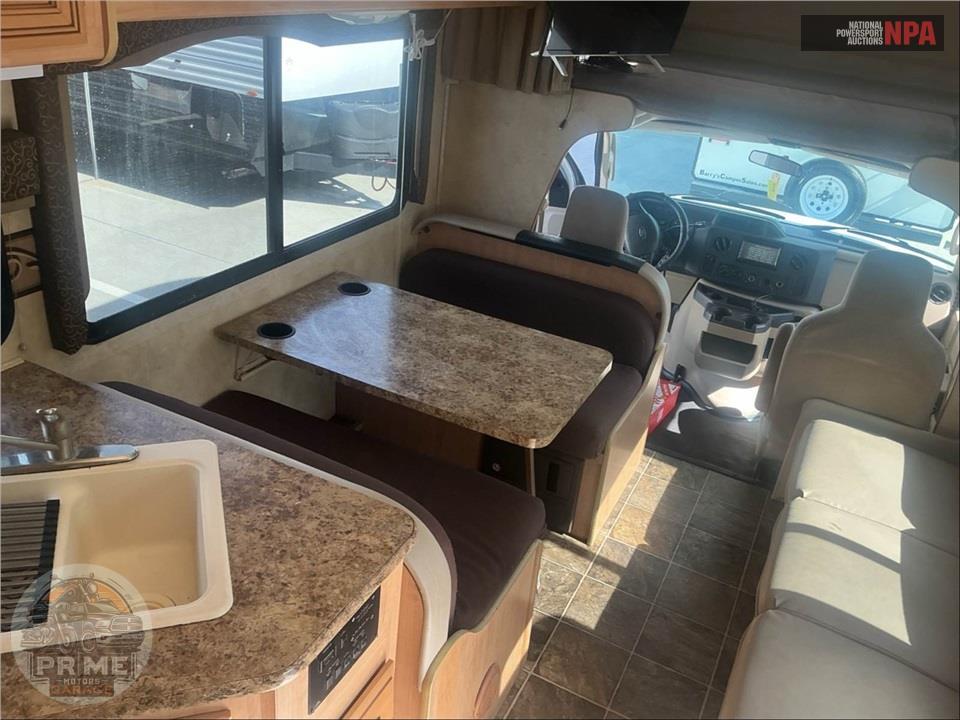 2012 Thor Motor Coach M-28A E350-V10 — фото 6