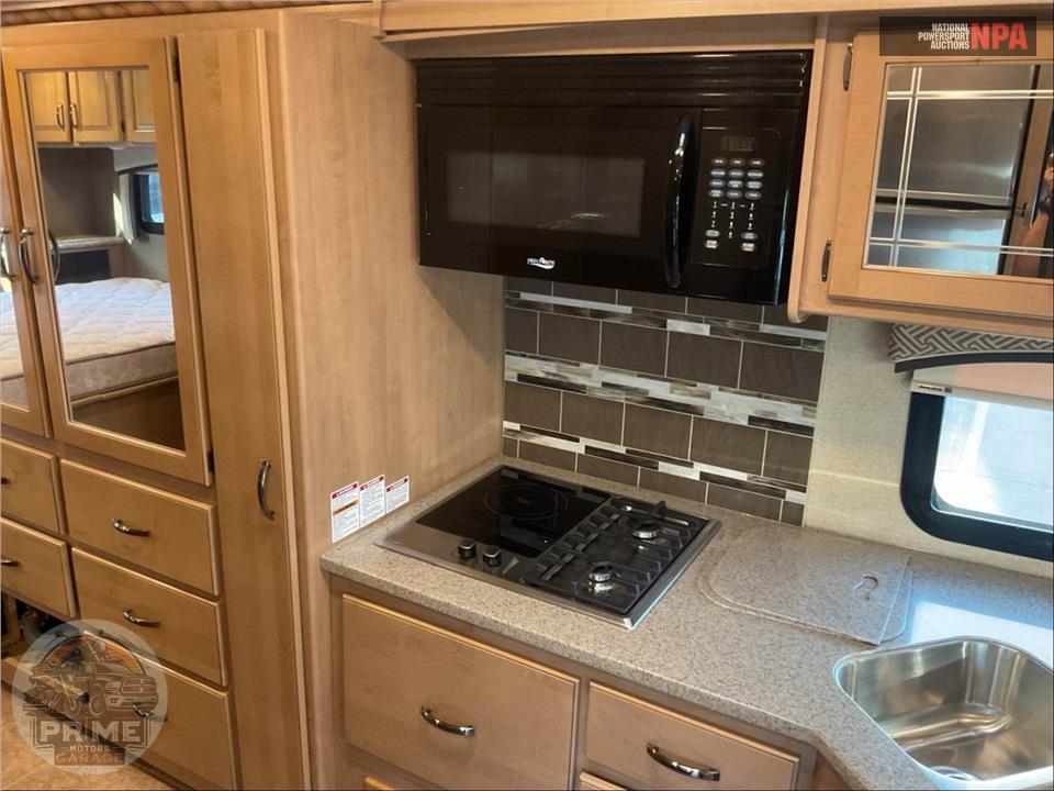 2018 Thor Motor Coach M-31W E450-V10 CHATEAU SERIES — фото 31