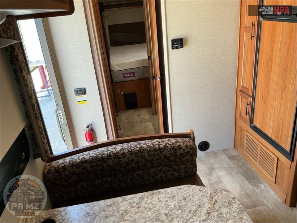 2017 Jayco M-23 XM FORD E450 - REDHAWK SERIES — фото 7