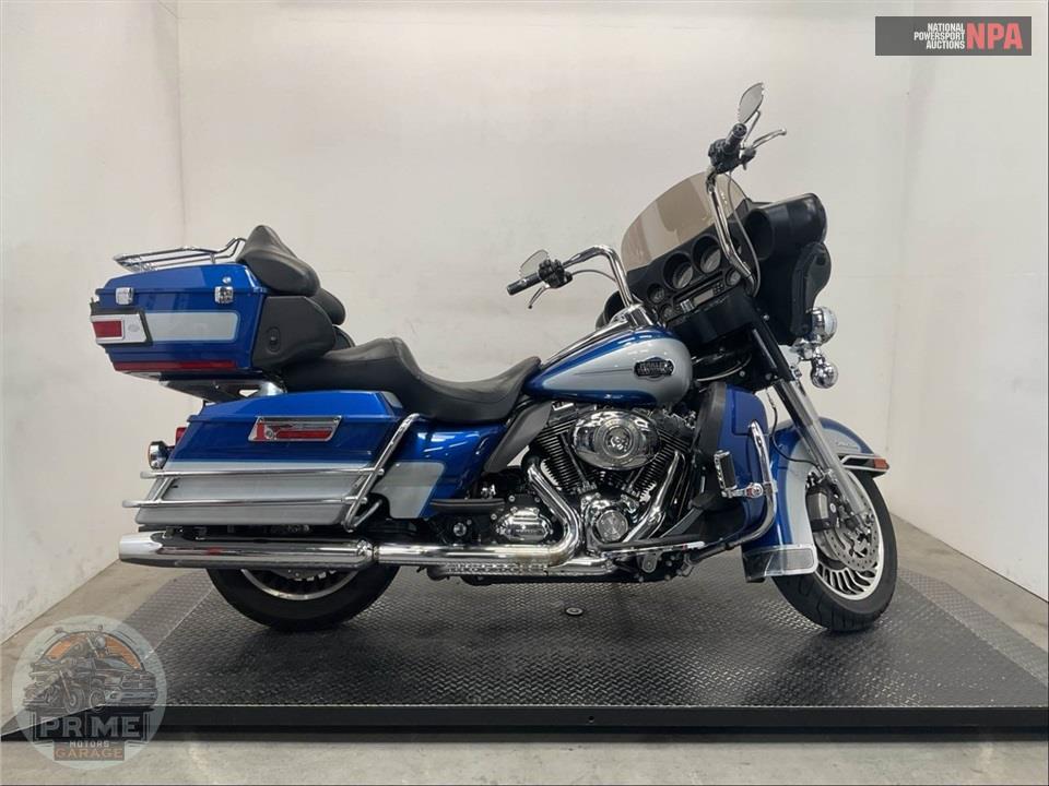 2010 Harley-Davidson FLHTCU ULTRA CLASSIC ELECTRA GLIDE — фото 1