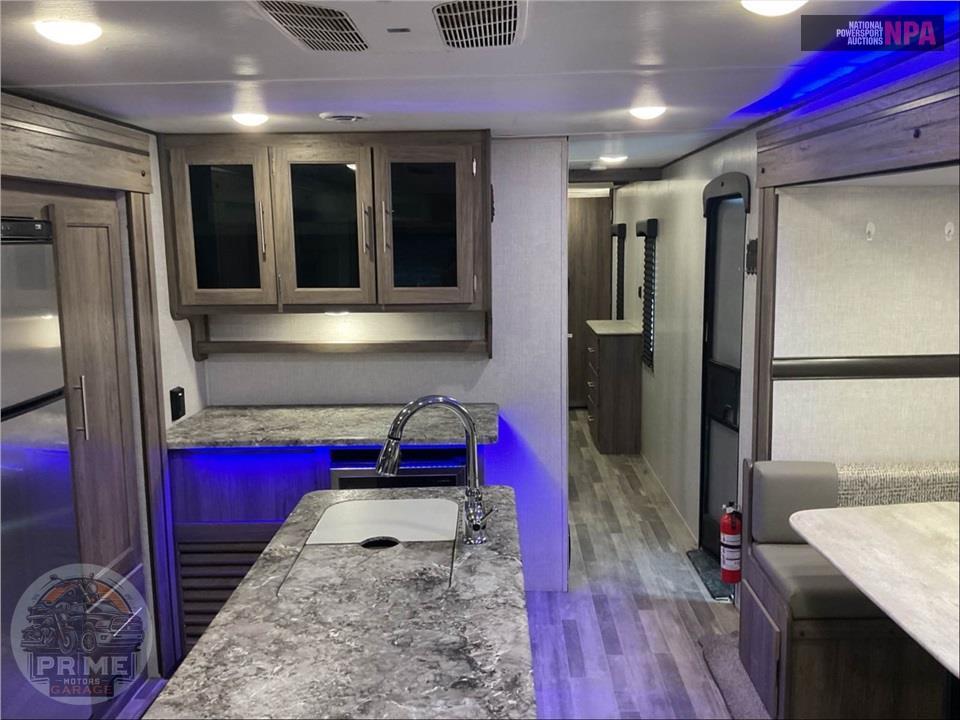 2022 Crossroads Rv M-340 RE - ZINGER SERIES — фото 9