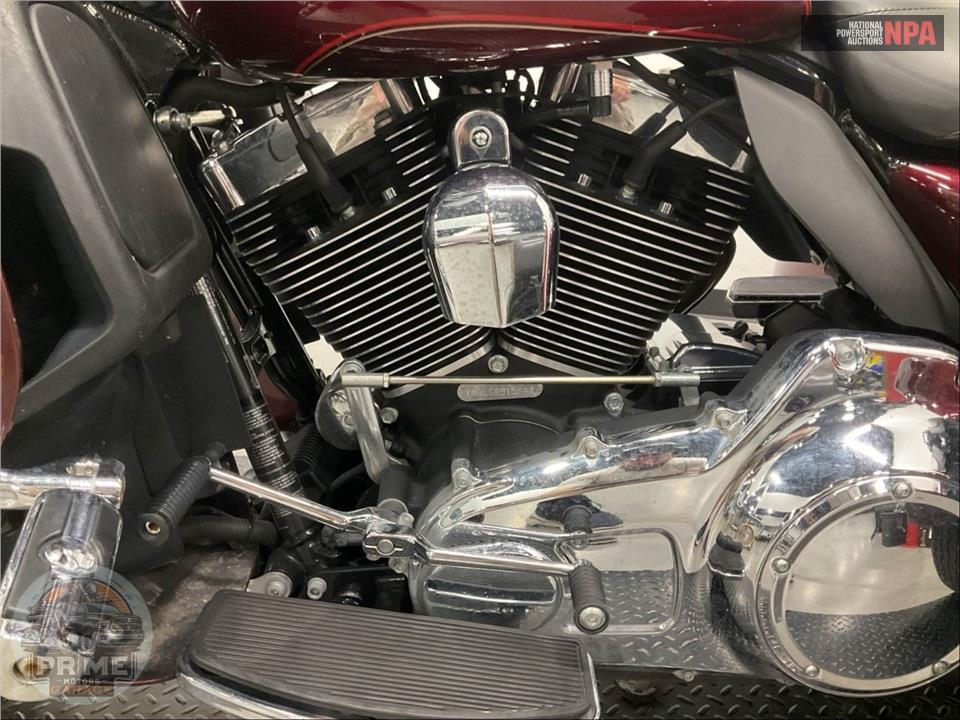 2016 Harley-Davidson FLHTCUTG TRIGLIDE ULTRA CLASSIC — фото 7