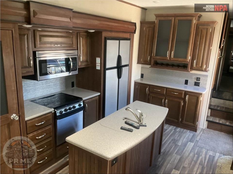 2017 Keystone Rv M-352 RL - MONTANA HIGH COUNTRY FIFTH WHEEL SERIES — фото 9