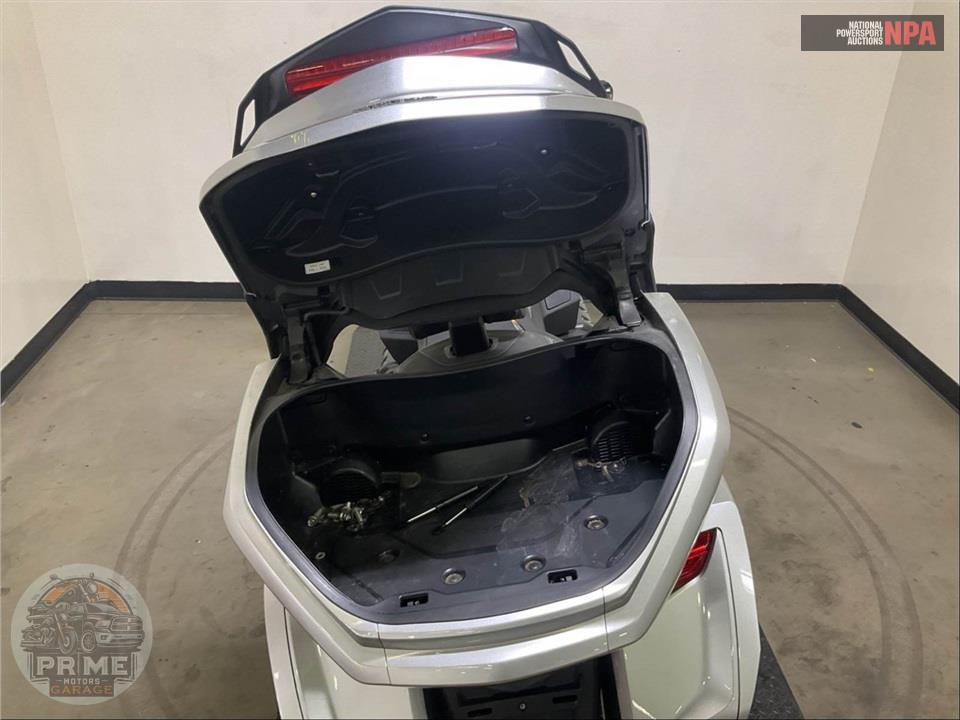 2025 Honda GOLD WING TOUR AUTOMATIC DCT — фото 22