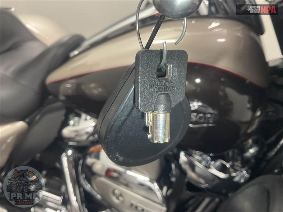 2018 Harley-Davidson FLHTCUTG TRI GLIDE ULTRA — фото 11