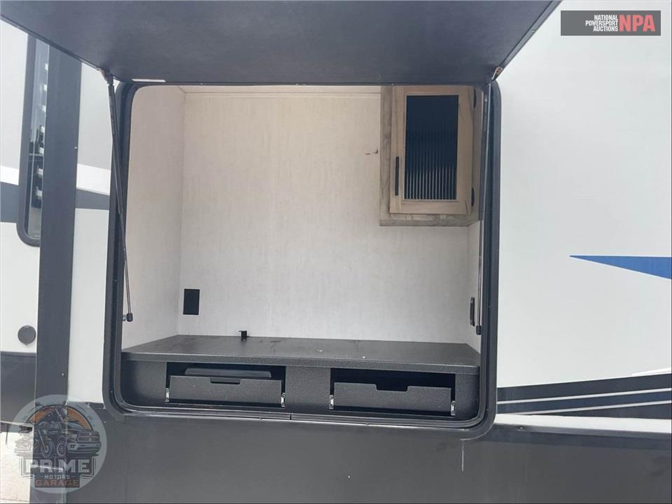 2021 Cherokee By Forest River M-3550SUITE - ARCTIC WOLF FIFTH WHEEL SERIES — фото 31