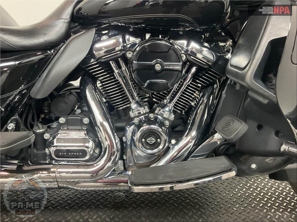 2017 Harley-Davidson FLTRU ROAD GLIDE ULTRA — фото 6