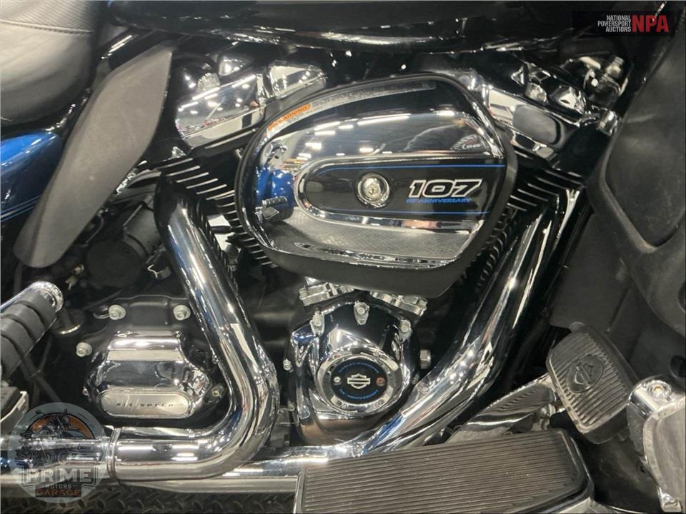 2018 Harley-Davidson FLHTCUTG TRI GLIDE ULTRA ANNIVERSARY — фото 6