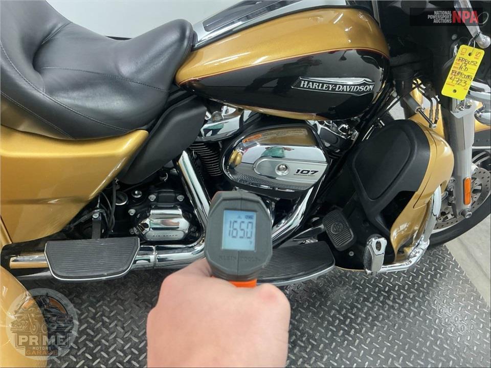 2017 Harley-Davidson FLHTCUTG TRIGLIDE ULTRA CLASSIC — фото 8