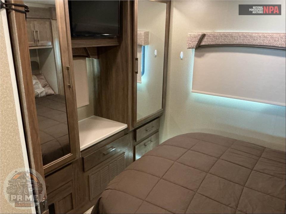 2018 Jayco M-30 XP FORD E450 - GREYHAWK PRESTIGE SERIES — фото 21