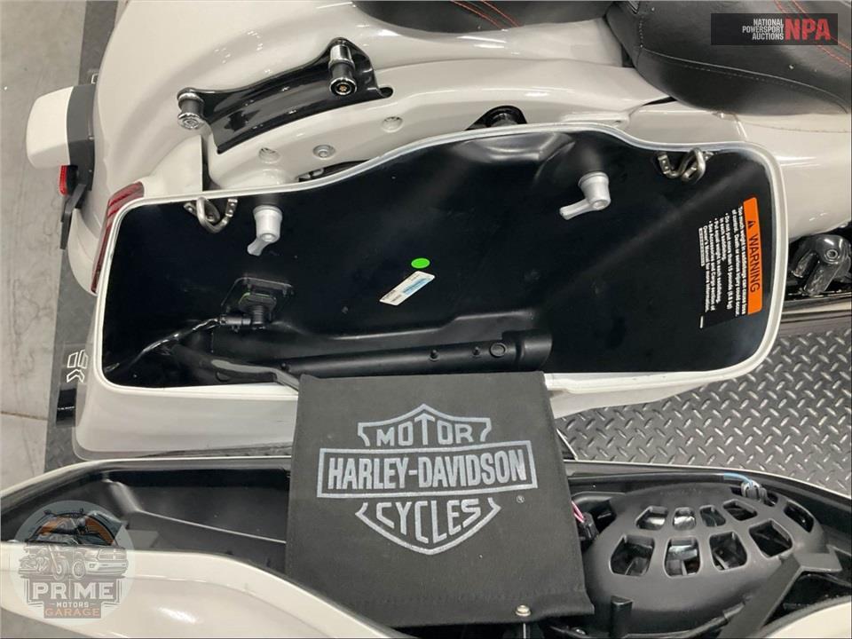 2020 Harley-Davidson FLHXSE CVO STREET GLIDE — фото 17