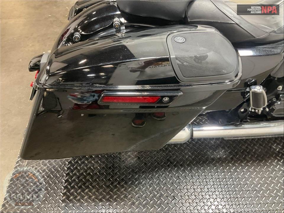 2016 Harley-Davidson FLHXSE CVO STREET GLIDE SPECIAL — фото 26