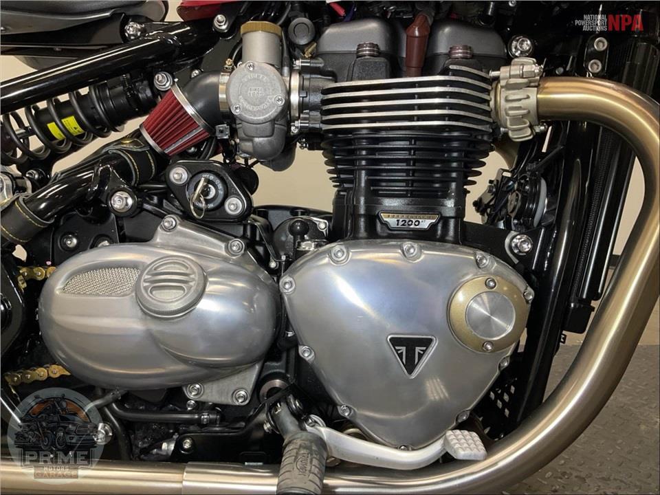 2018 Triumph BONNEVILE BOBBER (RED) — фото 6