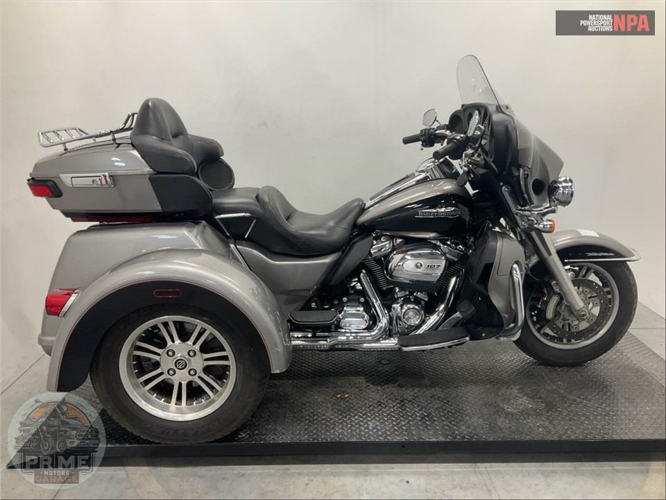2017 Harley-Davidson FLHTCUTG TRIGLIDE ULTRA CLASSIC — фото 1