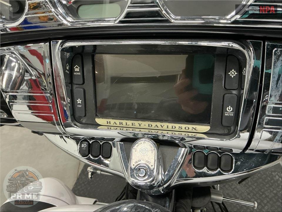 2015 Harley-Davidson FLHTCUTG TRIGLIDE ULTRA CLASSIC — фото 6