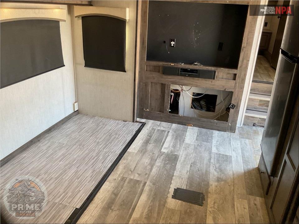 2020 Sierra By Forest River M-3330BH C-CLASS FIFTH WHEEL SERIES — фото 6