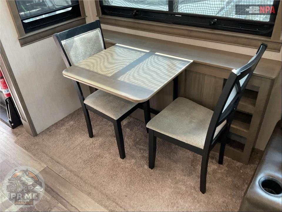 2021 Riverstone M-3670RL - RESERVE FIFTH WHEEL SERIES — фото 10