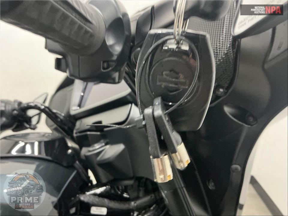 2025 Harley-Davidson FLHXU STEET GLIDE ULTRA — фото 10