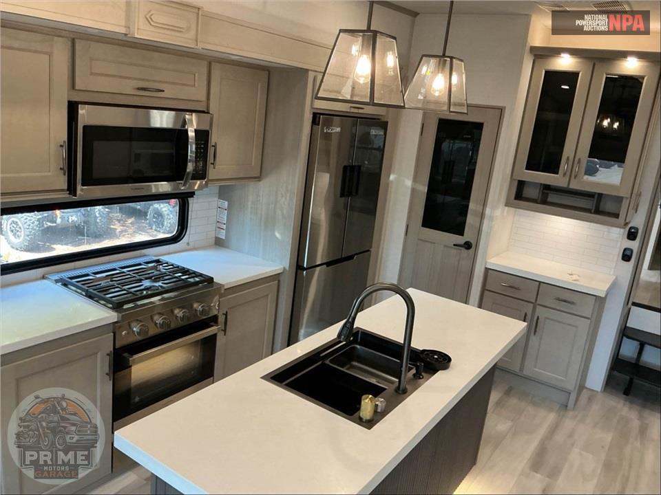 2024 Grand Design Recreational Vehicles M-3503GK - INFLUENCE FIFTH WHEEL SERIES — фото 8