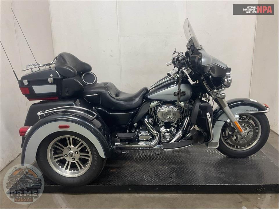 2013 Harley-Davidson FLHTCUTG TRIGLIDE UL CLSC — фото 1