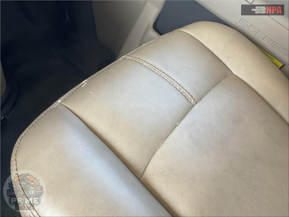 2018 Thor Motor Coach M-31E E450-V10 - FOUR WINDS SERIES — фото 24