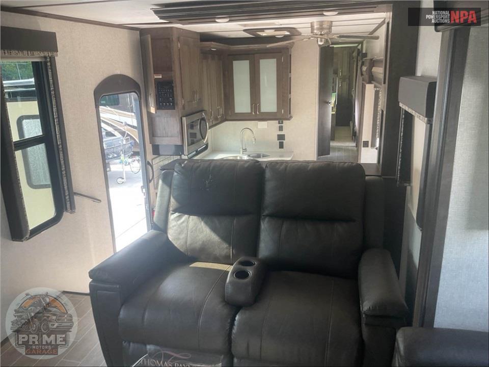 2019 Keystone Rv M-381 TH - MONTANA HIGH COUNTRY TOY HAULER TOY HAULER SERIES — фото 9