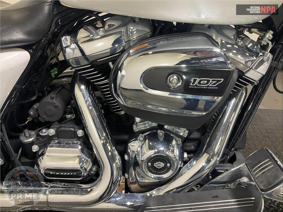 2017 Harley-Davidson FLHX STREET GLIDE — фото 6