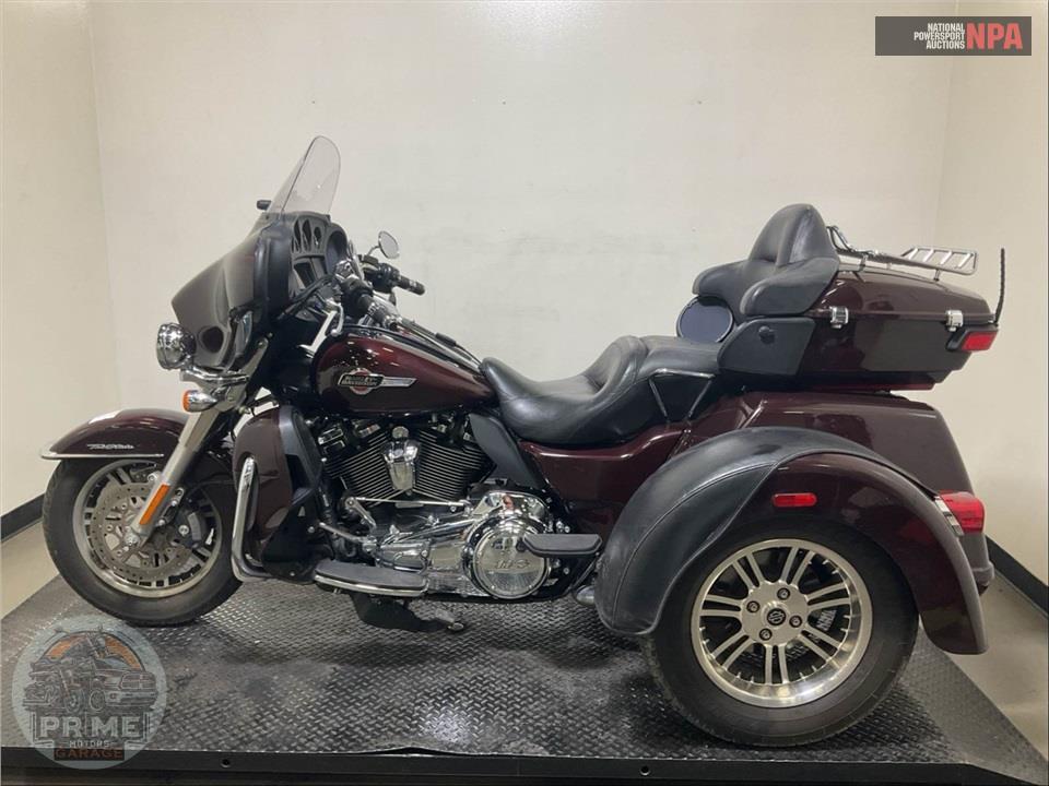 2022 Harley-Davidson FLHTCUTG TRI GLIDE ULTRA CLASSIC — фото 3