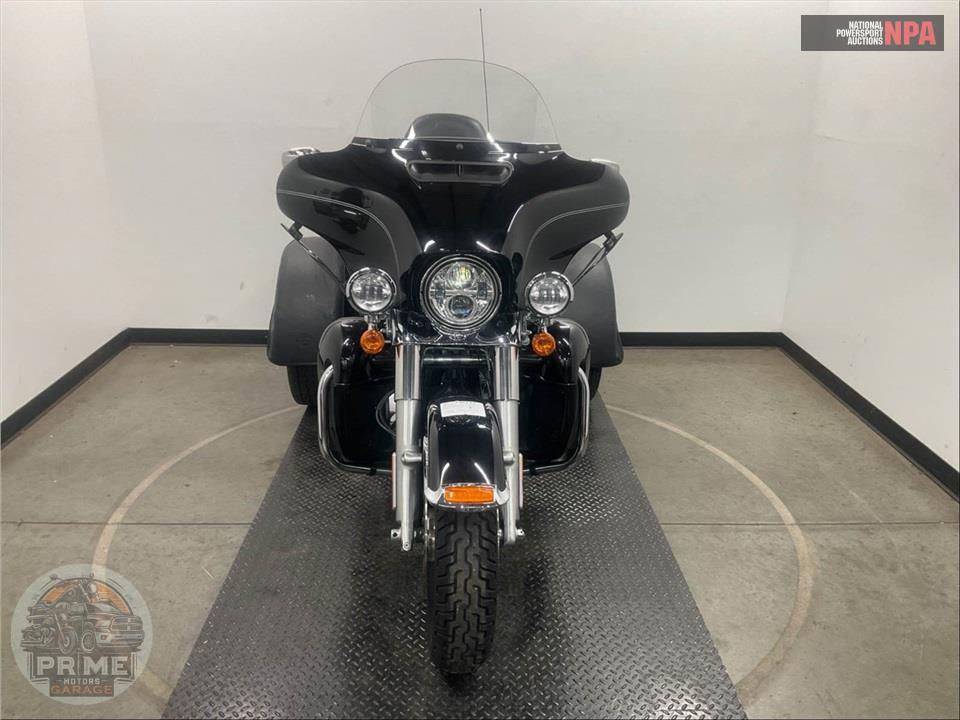 2017 Harley-Davidson FLHTCUTG TRIGLIDE ULTRA CLASSIC — фото 2