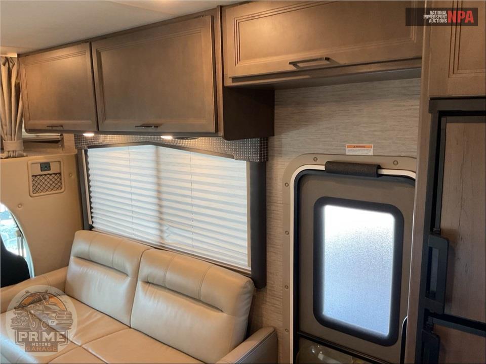 2023 Thor Motor Coach M-28A E450-V8 - CHATEAU SERIES — фото 9