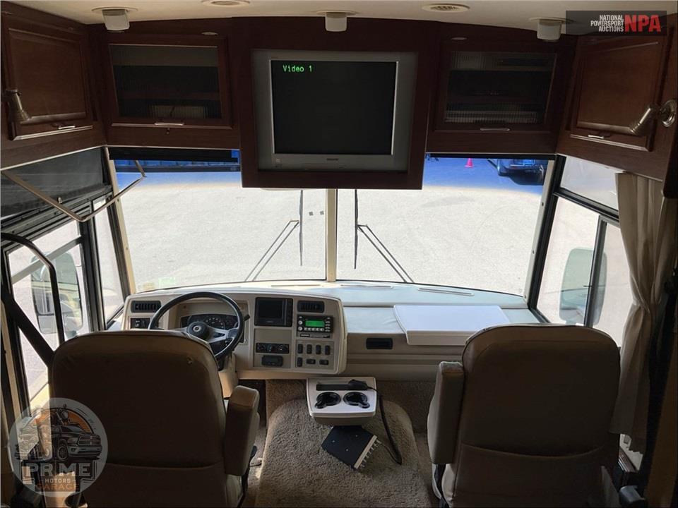 2006 Winnebago M-35A WORKHORSE ADVENTURER SERIES — фото 16