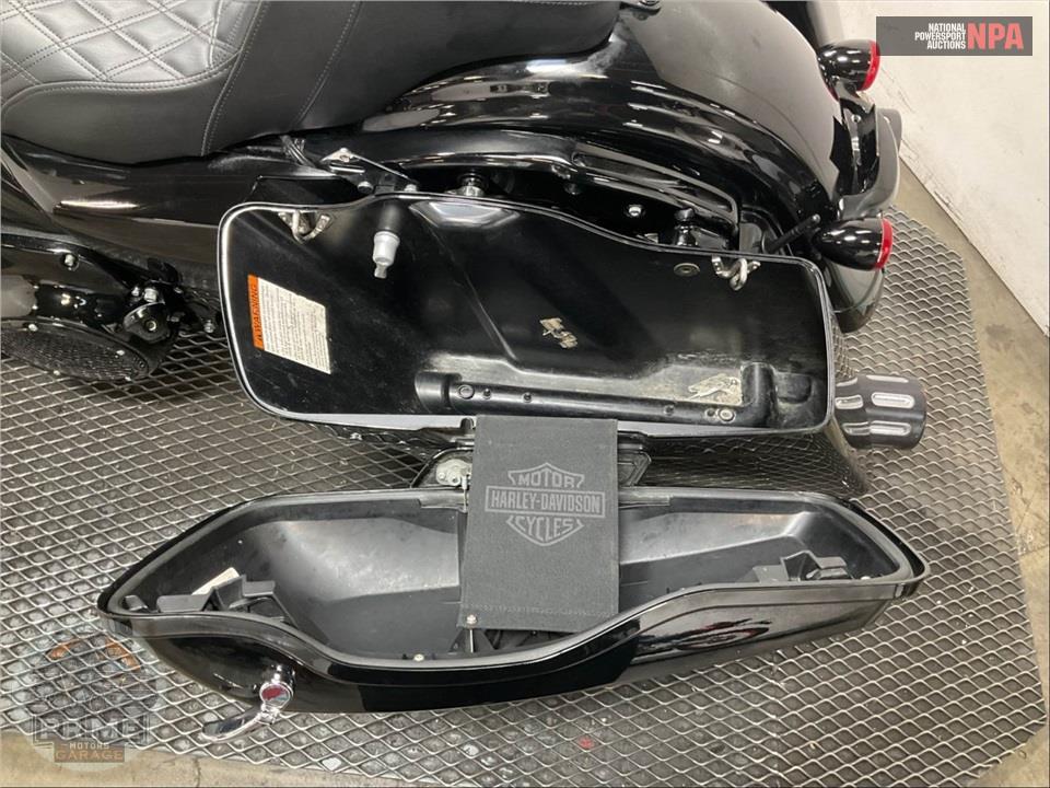 2019 Harley-Davidson FLHXS STREET GLIDE SPECIAL — фото 19