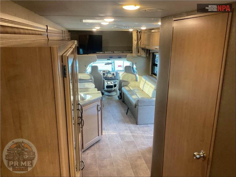 2018 Thor Motor Coach M-31W E450-V10 CHATEAU SERIES — фото 9