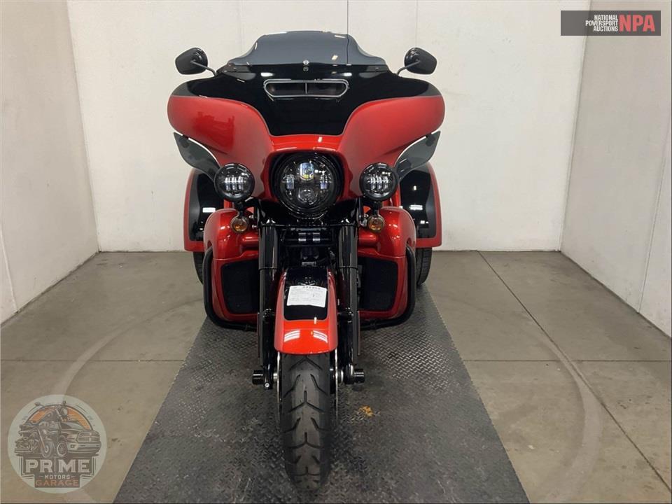 2025 Harley-Davidson FLHTCUTG TRI GLIDE ULTRA CLASSIC — фото 2