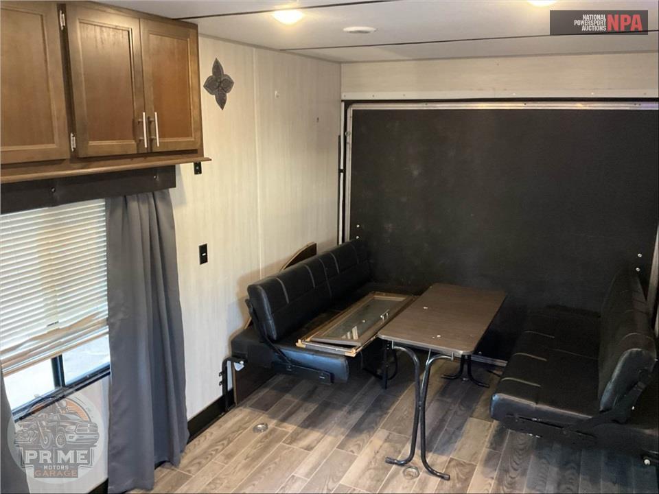 2019 Cherokee By Forest River M-23GOLD15 WOLF PACK TOY HAULER SERIES — фото 7